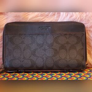 Coach Accordion Wallet in Signature Canvas.